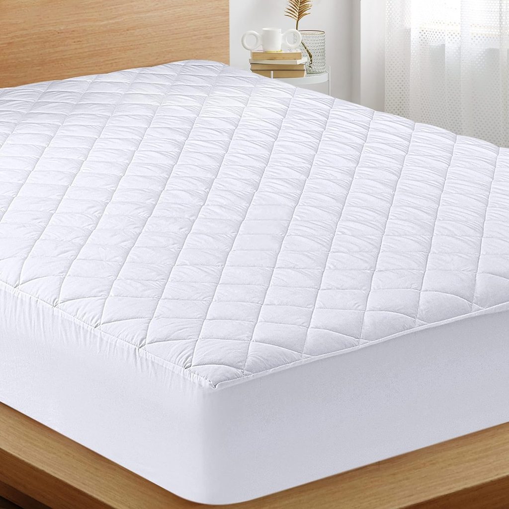 Utopia Bedding Quilted Fitted Mattress Pad (Full) - Elastic Fitted Mattress Protector - Mattress Cover Stretches up to 16 Inches Deep - Machine Washable Mattress Topper