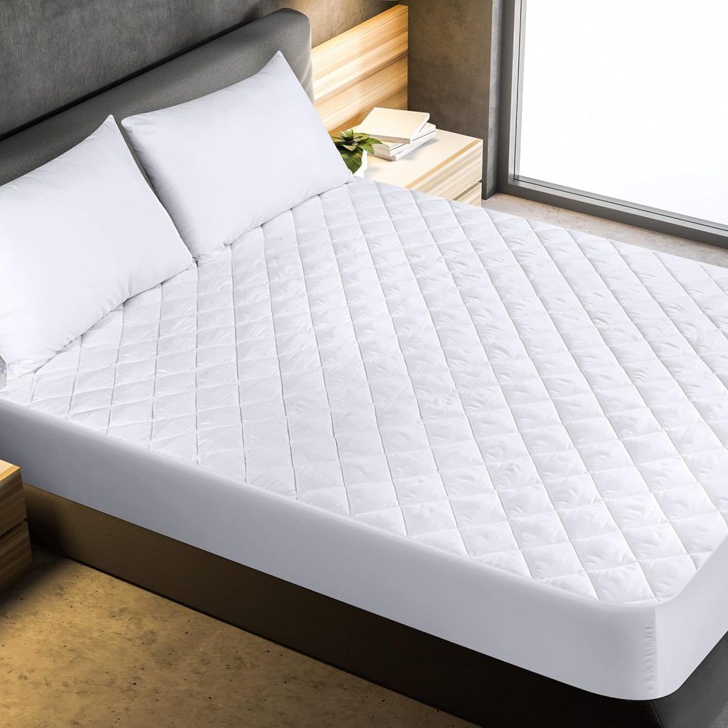 Utopia Bedding Quilted Fitted Mattress Pad (Full) - Elastic Fitted Mattress Protector - Mattress Cover Stretches up to 16 Inches Deep - Machine Washable Mattress Topper